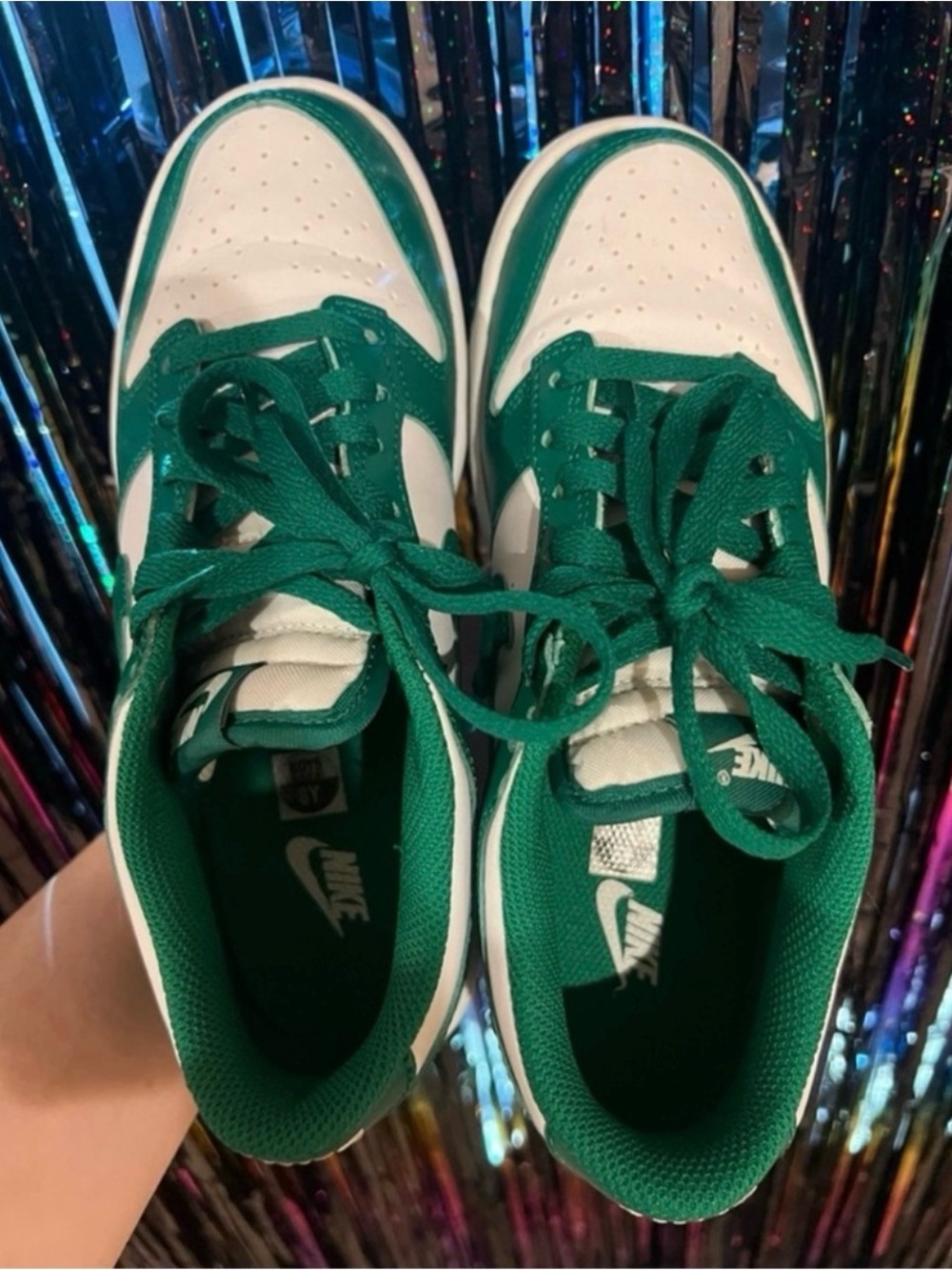 Big Kids Nike Dunks Green and white size 6 is equivalent to women’s 7 1/2 - Picture 3 of 5